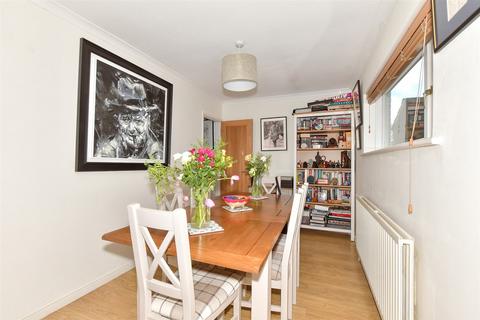 27 Caroline Crescent, Broadstairs, CT10 2XB