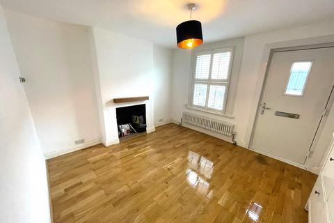 2 bedroom end of terrace house to rent, St. Peters Street, South Croydon, Surrey