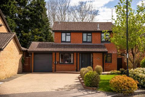 5 bedroom detached house for sale, Ticehurst Close, Crawley RH10