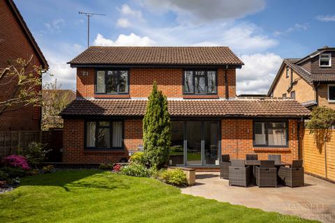 5 bedroom detached house for sale, Ticehurst Close, Crawley RH10