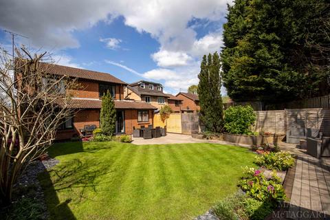 5 bedroom detached house for sale, Ticehurst Close, Crawley RH10