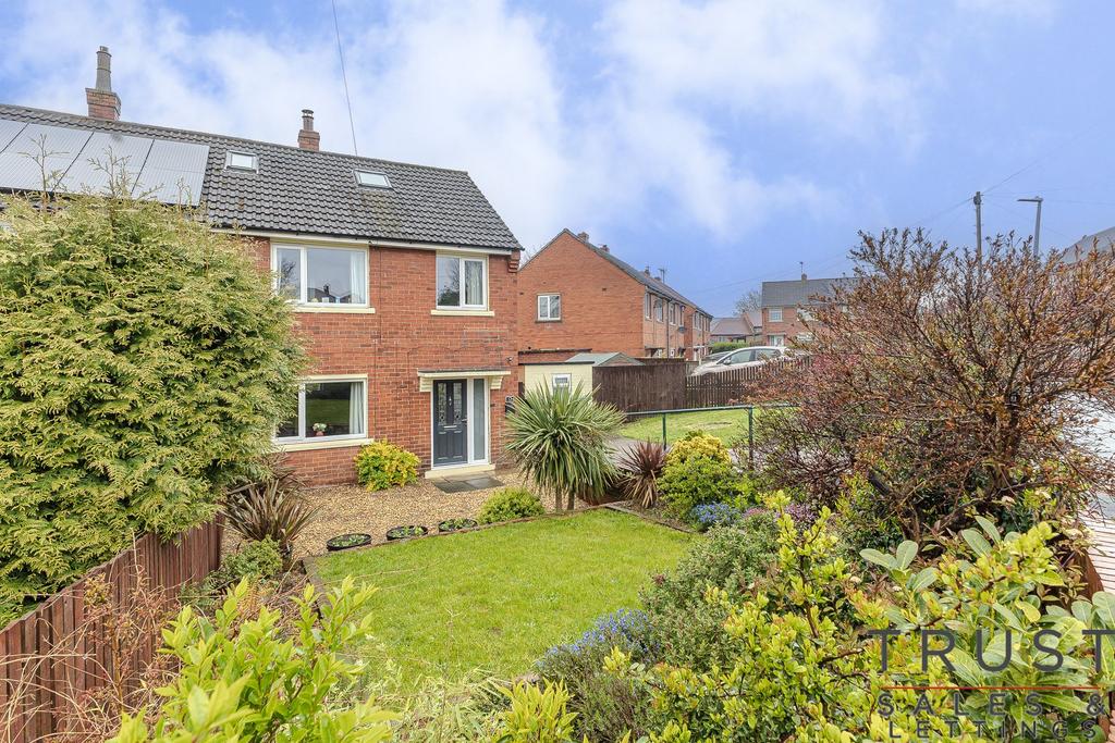 Heckmondwike WF16 4 bed semidetached house for sale £189,950