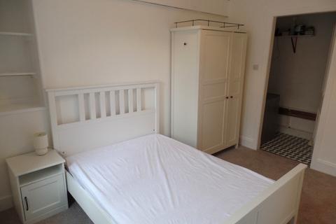 2 bedroom flat to rent, Drumdryan Street, Tollcross, Edinburgh, EH3