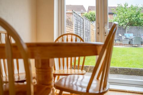 4 Deerham Close, Birmingham, B23 5XX