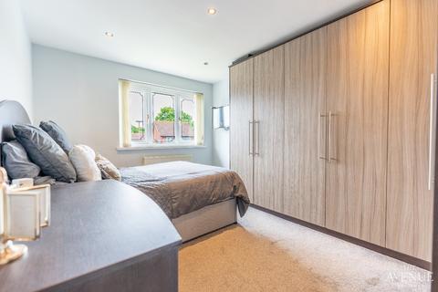 4 Deerham Close, Birmingham, B23 5XX