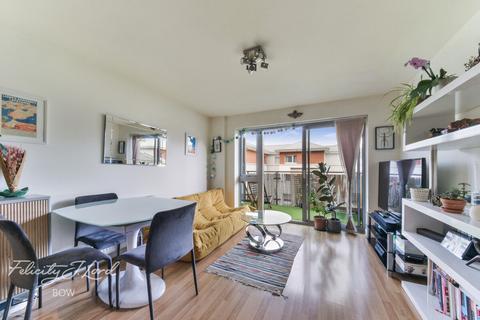 2 bedroom apartment for sale, Kira Building, Bow Road, London, E3