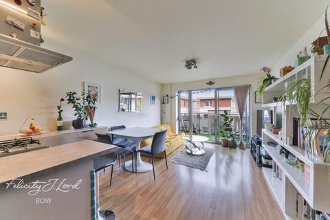 2 bedroom apartment for sale, Kira Building, Bow Road, London, E3