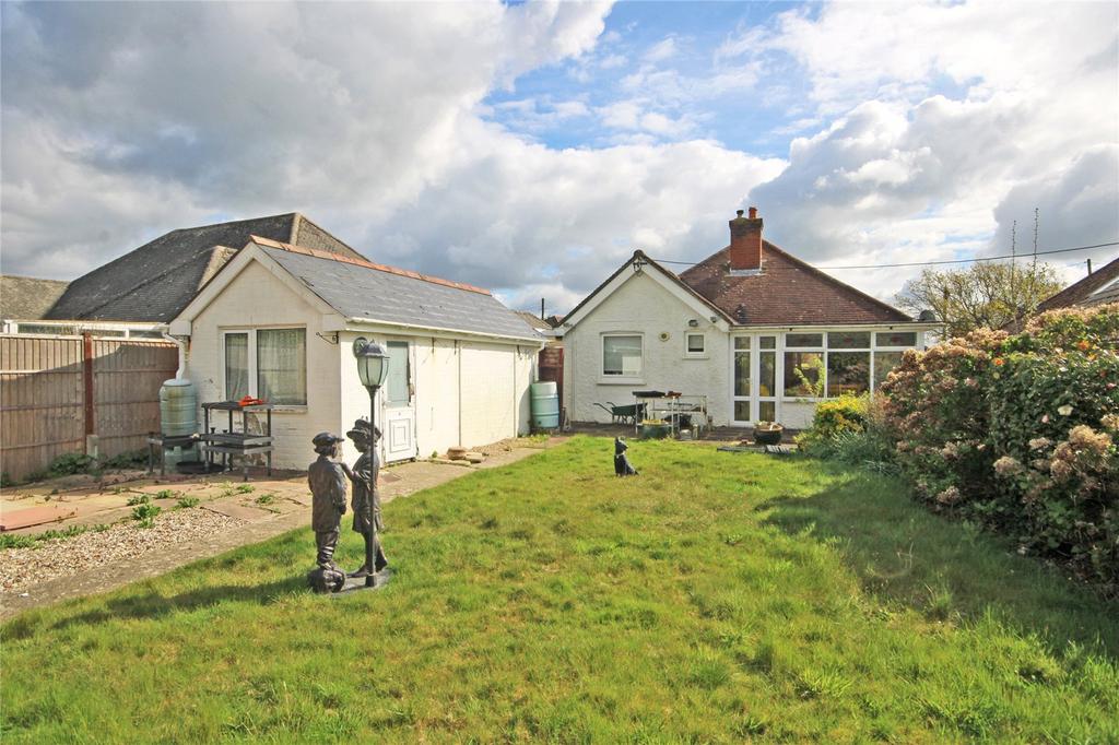 Barton Lane, Barton on Sea, New... 3 bed bungalow for sale £529,950