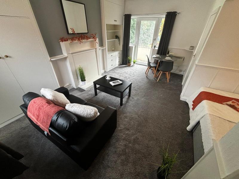 Apartment in Leeds, West Yorkshire - View 2