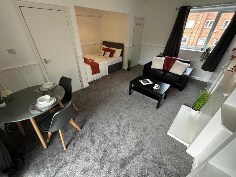 Apartment in Leeds, West Yorkshire - View 3
