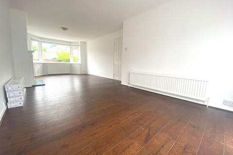 37 Fairway, Northampton, NN2 7JX