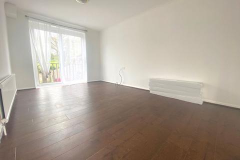 37 Fairway, Northampton, NN2 7JX