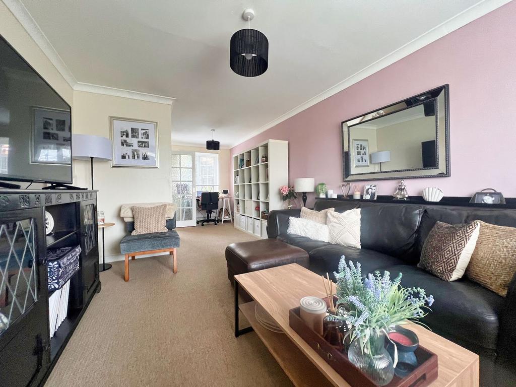 Leicester Close, Kettering, NN16 2 bed terraced house for sale £190,000
