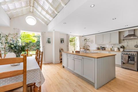 5 bedroom semi-detached house for sale, Broomwood Road, London, SW11