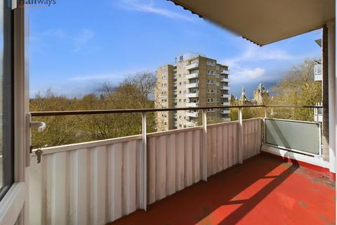 2 bedroom flat for sale, Fitzhugh Grove, London SW18