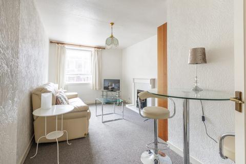 2 bedroom terraced house to rent, 0914L – Causewayside, Edinburgh, EH9 1UU