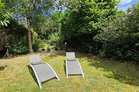 Pine Lodge, 4 Gorselands Close, Headley Down, Bordon, GU35 8HL