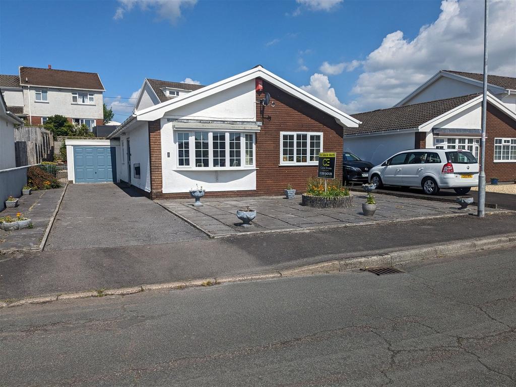 Llwyn Y Bryn, Ammanford, SA18 2ES 3 bed detached bungalow for sale £