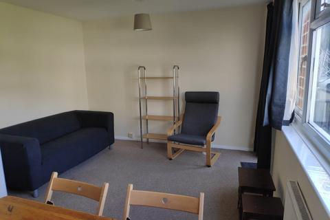 2 bedroom flat to rent, Rutland Close, Redhill