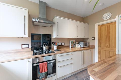 42 Randolph Drive, Clarkston, Glasgow, G76 8AW