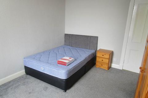 2 bedroom flat to rent, 259 2/3 Blackness Road, ,