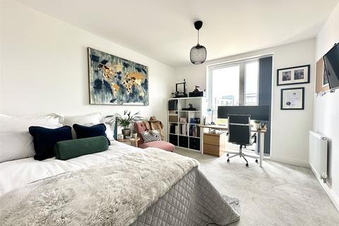 2 bedroom flat for sale, Norman Lane, Castle Hill, Ebbsfleet Valley, Swanscombe, DA10
