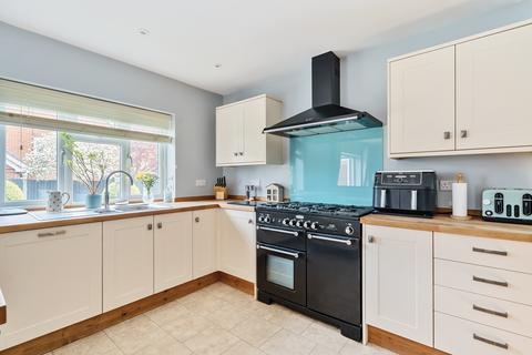 73 Liphook Road, Lindford, Bordon, GU35 0PG