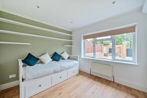 73 Liphook Road, Lindford, Bordon, GU35 0PG