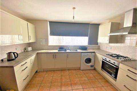1 bedroom in a house share to rent, Blenheim Gardens, Brixton, London