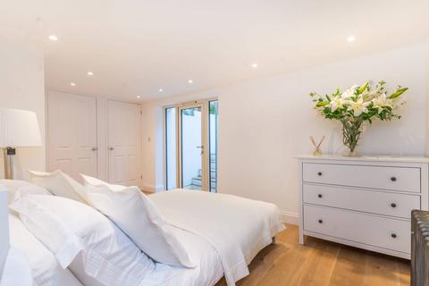 2 bedroom flat to rent, Brownswood Road, Finsbury Park, London, N4