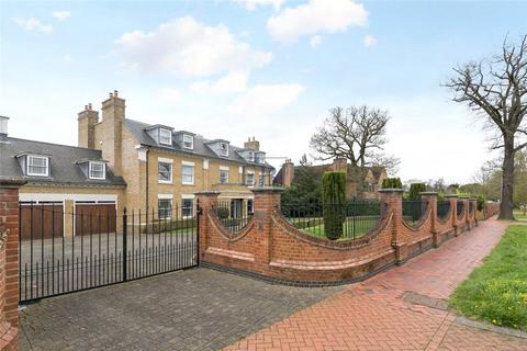 6 bedroom detached house for sale, Broad Walk, Southgate, N21