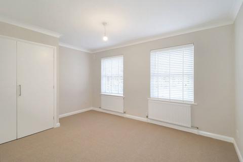 2 bedroom apartment to rent, Elgin Road, Weybridge KT13