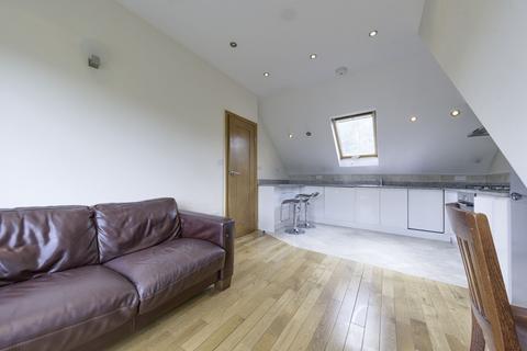 2 bedroom flat to rent, Westbere Road, London NW2