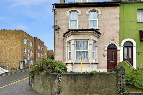 1 bedroom end of terrace house to rent, Frindsbury Road Rochester ME2
