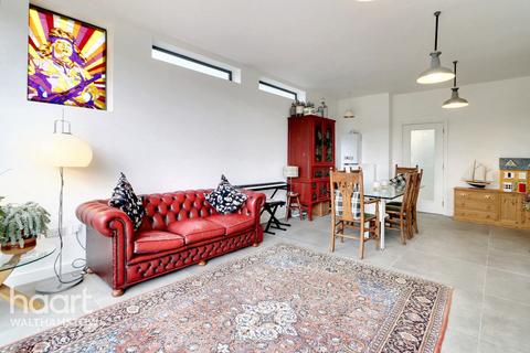 22 Forest View Road, London, E17 4EL