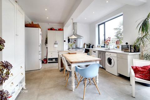 22 Forest View Road, London, E17 4EL