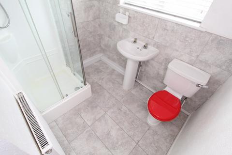 4 bedroom flat to rent, Dunkirk Road, Nottingham NG7