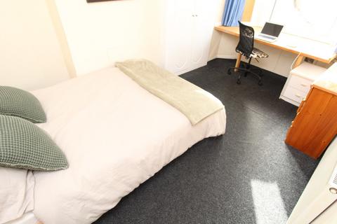 5 bedroom semi-detached house to rent, Montpelier Road, Nottingham NG7