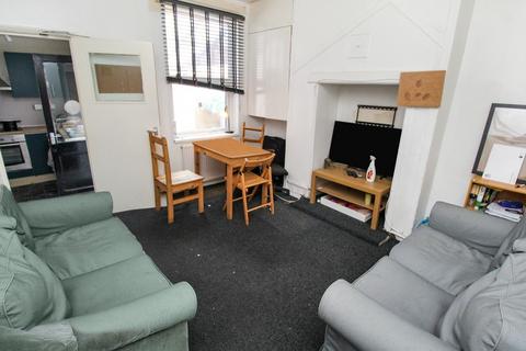 5 bedroom flat to rent, Montpelier Road, Nottingham NG7