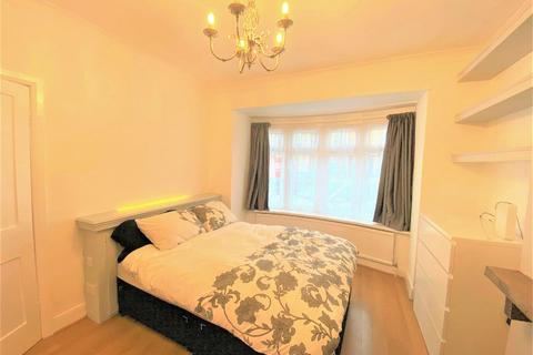 1 bedroom in a flat share to rent, Bridge Road, UXBRIDGE, Middlesex