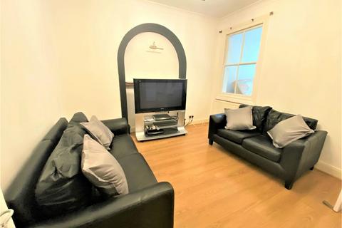 1 bedroom in a flat share to rent, Bridge Road, UXBRIDGE, Middlesex