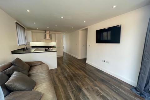 3 bedroom flat to rent, 16 Nottingham Road, South Croydon , Surrey, CR2