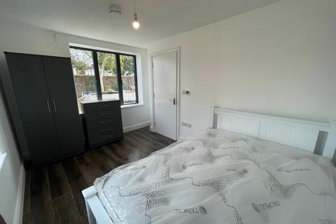3 bedroom flat to rent, 16 Nottingham Road, South Croydon , Surrey, CR2
