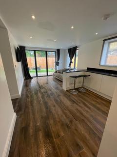 3 bedroom flat share to rent, 16 Nottingham Road, South Croydon , Surrey, CR2