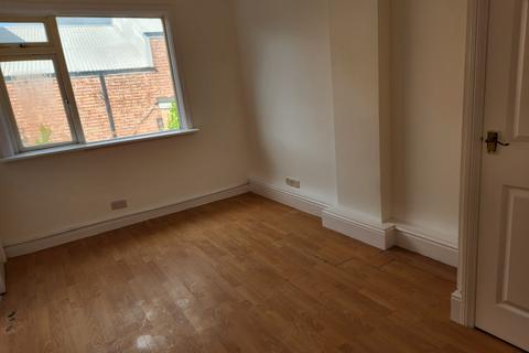 1 bedroom flat to rent, High Street, Rushden NN10