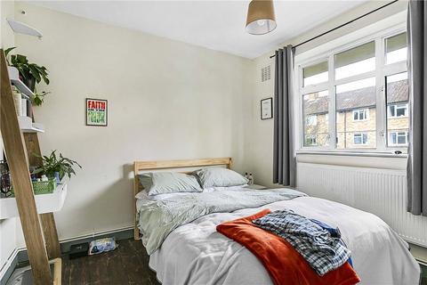 3 bedroom maisonette for sale, Dynevor Road, London, N16