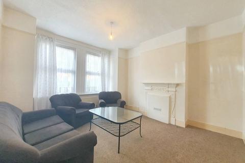 2 bedroom apartment to rent, Rosslyn Crescent, Harrow HA1
