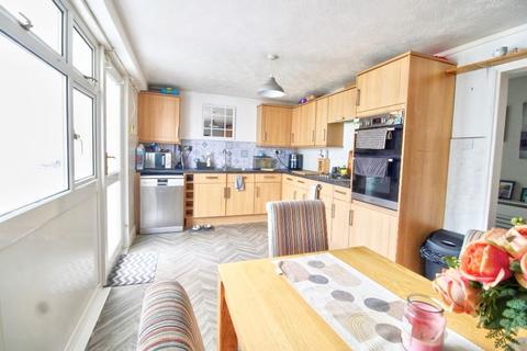 17 Barming Close, Eastbourne, BN23 7JN