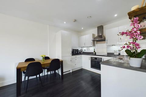 2 bedroom apartment for sale, Grover House, the Embankment