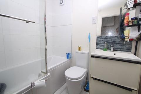 1 bedroom flat for sale, Moncrieffe Close, Dudley, West Midlands, DY2 7DF
